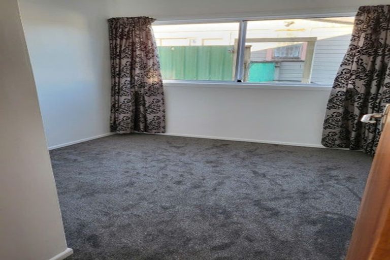 Photo of property in 21 Tarawera Road, Johnsonville, Wellington, 6037