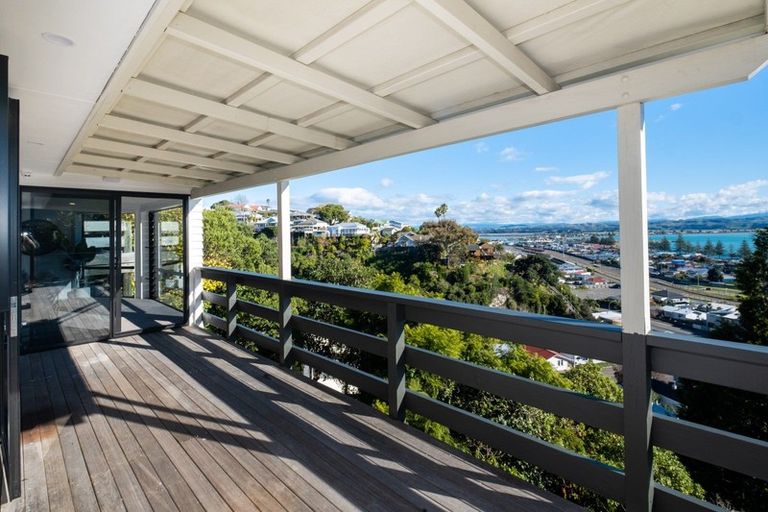 Photo of property in 11 Kowhai Road, Bluff Hill, Napier, 4110