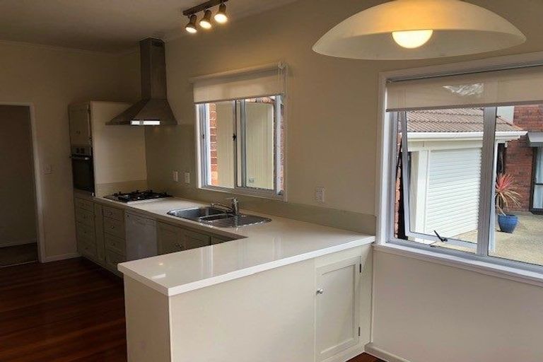 Photo of property in 1/7 Sylvan Park Avenue, Milford, Auckland, 0620