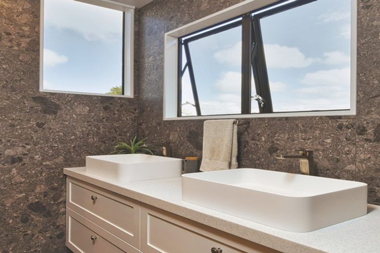 Photo of property in 3a Tauroa Road, Havelock North, 4130