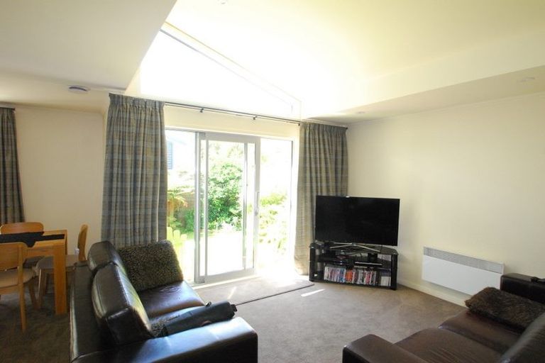 Photo of property in 12 Dee Street, Island Bay, Wellington, 6023