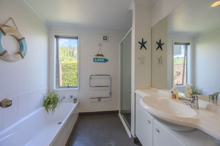 Photo of property in 9 Meadowbrook Place, Wanaka, 9305