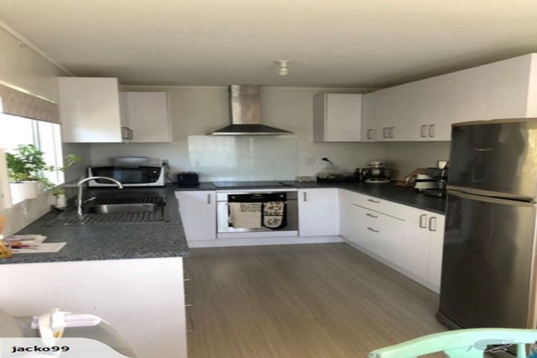 Photo of property in 100c Astley Avenue, New Lynn, Auckland, 0600