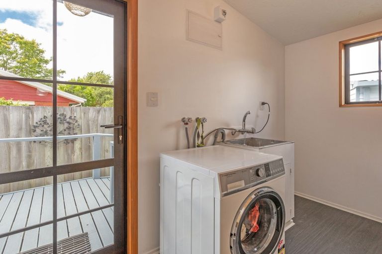 Photo of property in 11 Warner Place, Heathcote Valley, Christchurch, 8022