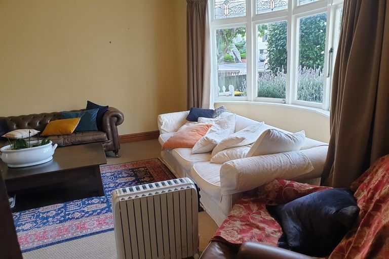 Photo of property in 90 Roxburgh Street, Mount Victoria, Wellington, 6011