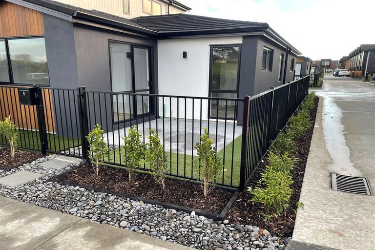 Photo of property in 8 Kumerahou Street, Kumeu, 0810