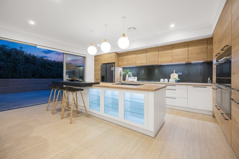 Photo of property in 8 Kina Place, Long Bay, Auckland, 0630