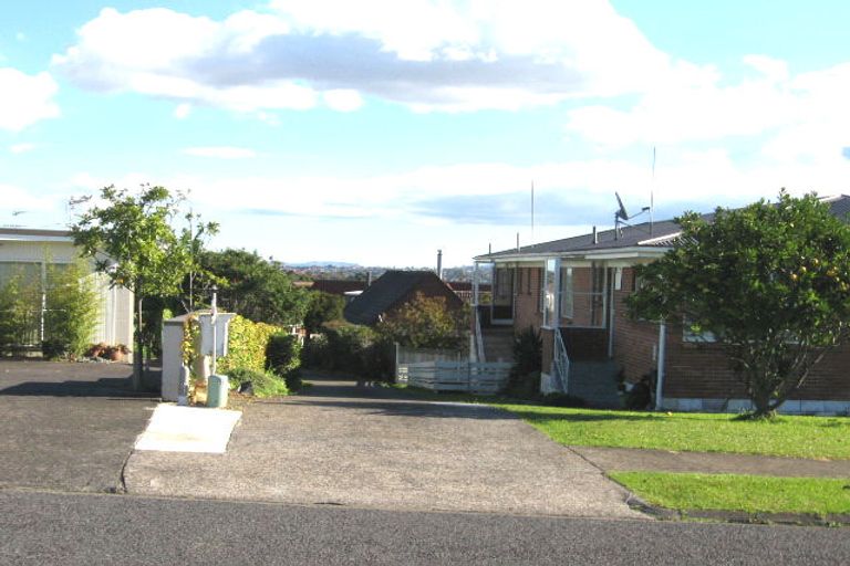 Photo of property in 1/64 Sorrel Crescent, Bucklands Beach, Auckland, 2012