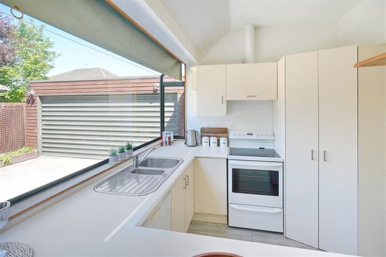 Photo of property in 2/52 Northcote Road, Northcote, Christchurch, 8052