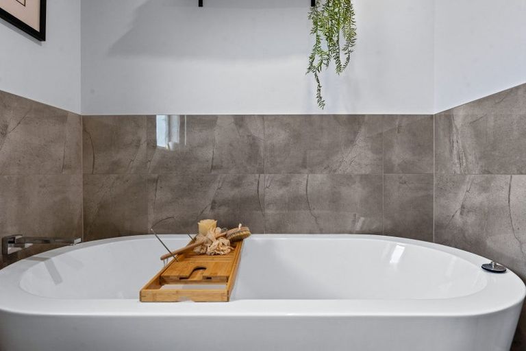 Photo of property in 57 Amberley Avenue, Te Atatu South, Auckland, 0610