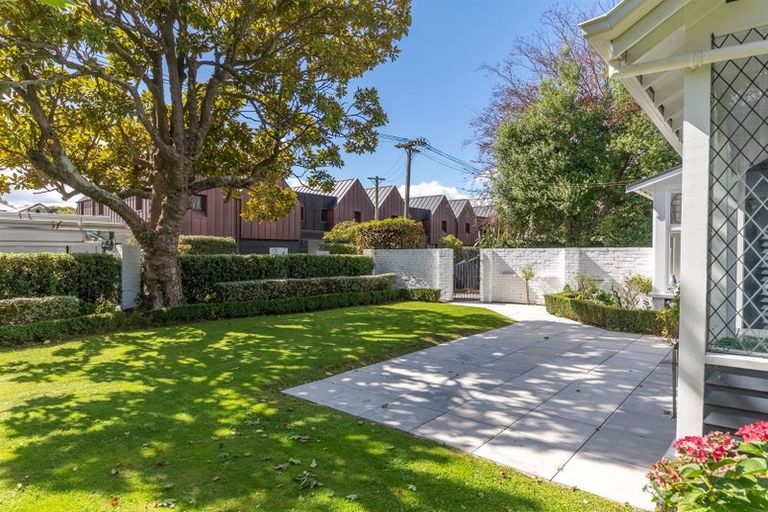 Photo of property in 80 Holly Road, St Albans, Christchurch, 8014