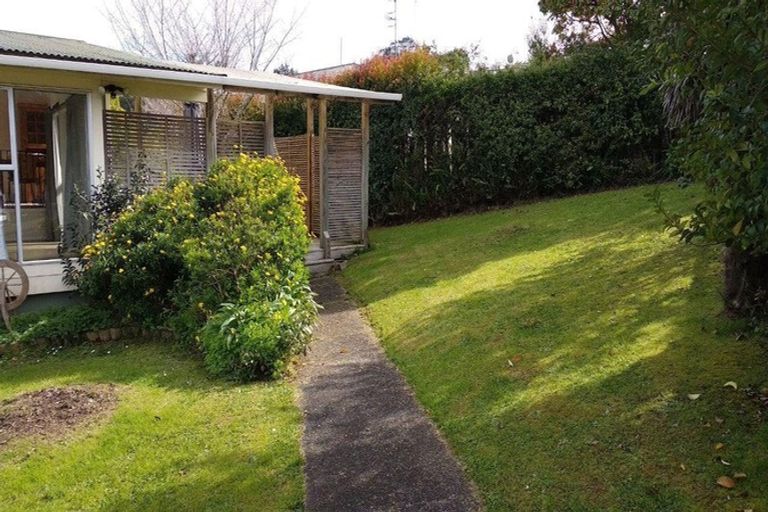 Photo of property in 27 Cheval Drive, Totara Vale, Auckland, 0629