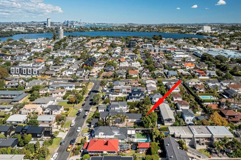 Photo of property in 12 Cecil Road, Milford, Auckland, 0620