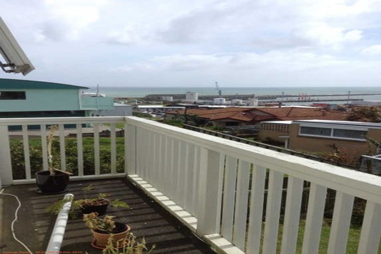 Photo of property in 16 Findlay Street, Moturoa, New Plymouth, 4310