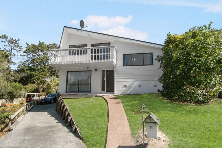 Photo of property in 69 Easton Park Parade, Glenfield, Auckland, 0629