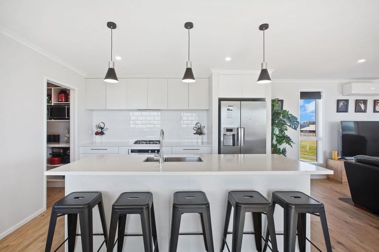 Photo of property in 9 Whata Street, Clarks Beach, 2122