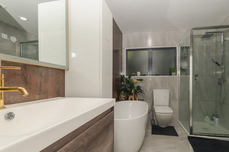 Photo of property in 2/120 Manuka Road, Bayview, Auckland, 0629