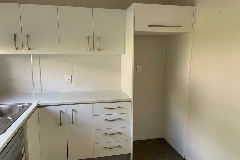 Photo of property in 2/26 Ludlow Terrace, Totara Vale, Auckland, 0627