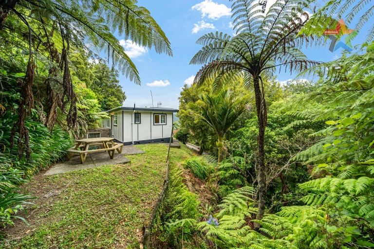 Photo of property in 4 Powell Road, Kelson, Lower Hutt, 5010