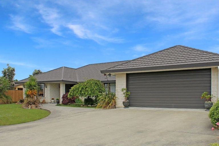 Photo of property in 16 Woodgate Court, Fitzherbert, Palmerston North, 4410