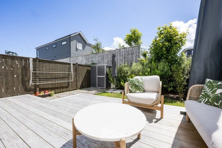 Photo of property in 7 Fairgray Lane, Red Beach, 0932