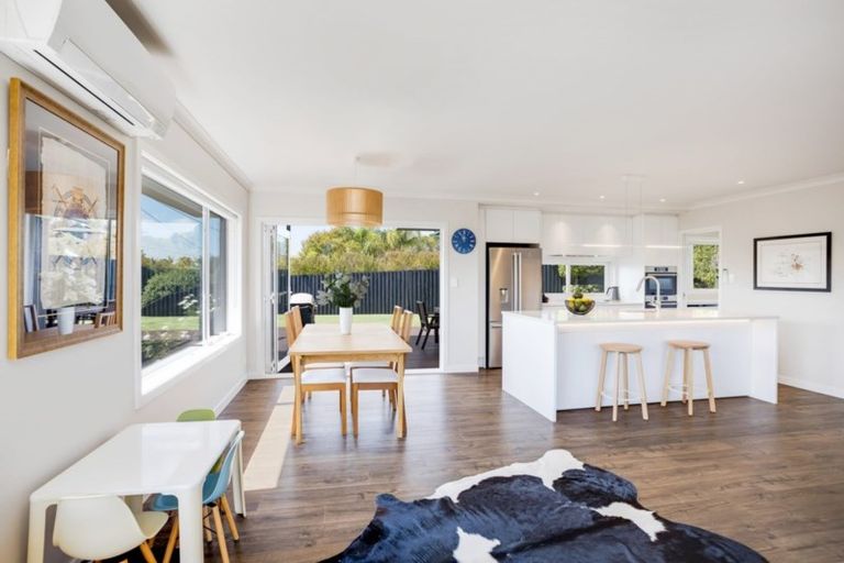 Photo of property in 61 Braemar Road, Castor Bay, Auckland, 0620