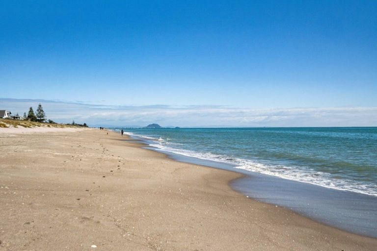 Photo of property in 60 Karewa Parade, Papamoa Beach, Papamoa, 3118