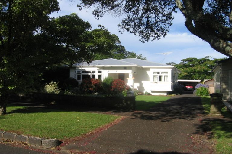 Photo of property in 39 Maungakiekie Avenue, Greenlane, Auckland, 1051