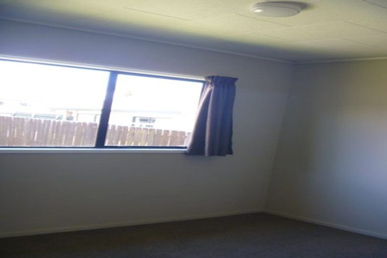 Photo of property in 1/8 Senecio Place, Weymouth, Auckland, 2103