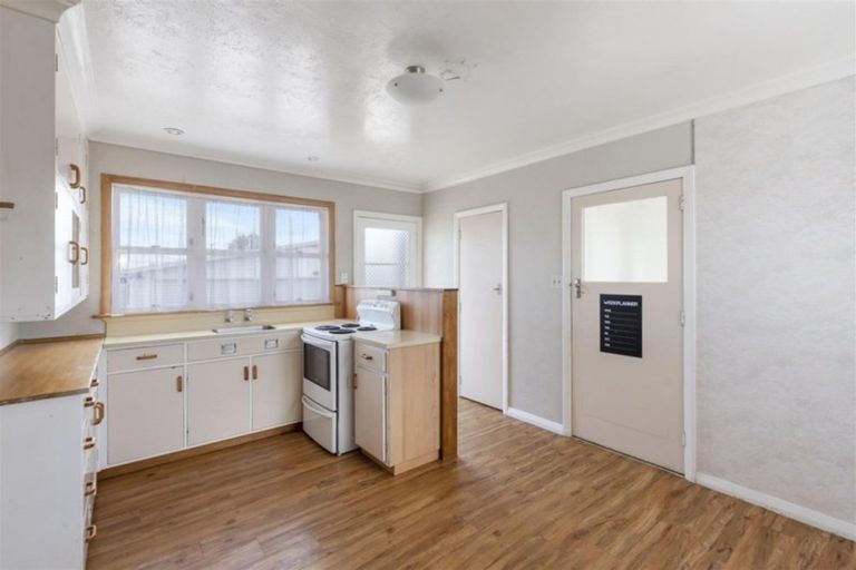 Photo of property in 15 Bartholomew Road, Levin, 5510