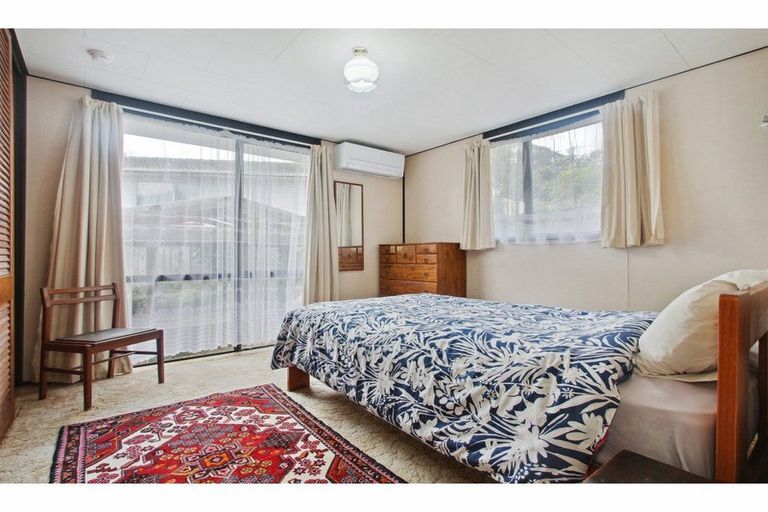 Photo of property in 2/86 Lynn Road, Bayview, Auckland, 0629