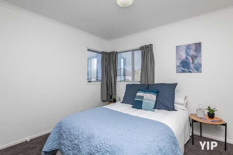 Photo of property in 75 Dress Circle, Newlands, Wellington, 6037