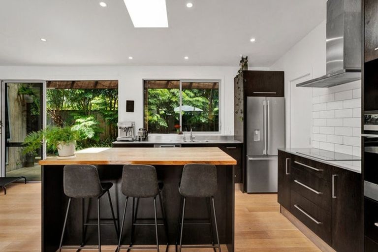 Photo of property in 37a Donnelly Street, Oakura, 4314