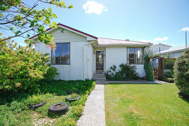 Photo of property in 52 Nichol Street, Heidelberg, Invercargill, 9812