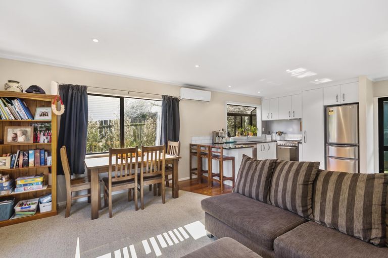 Photo of property in 2/20 Kamara Road, Glen Eden, Auckland, 0602