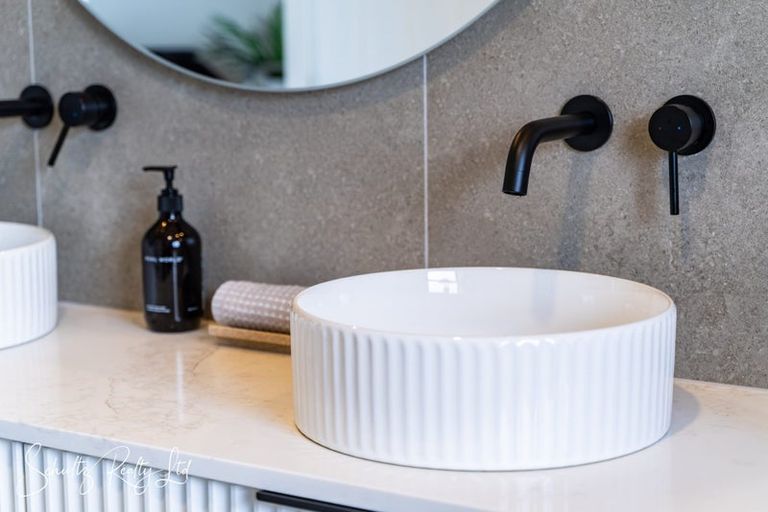 Photo of property in 109 Hurndall Street East, Maungaturoto, 0520