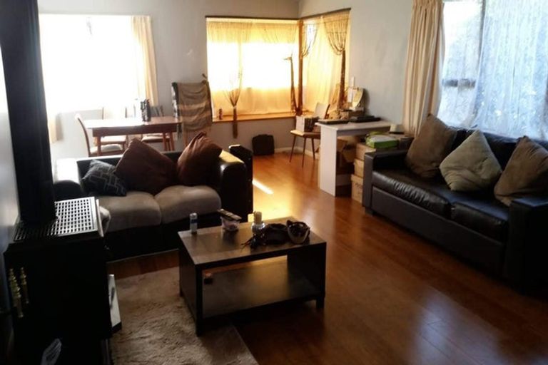 Photo of property in 2/409 West Coast Road, Glen Eden, Auckland, 0602