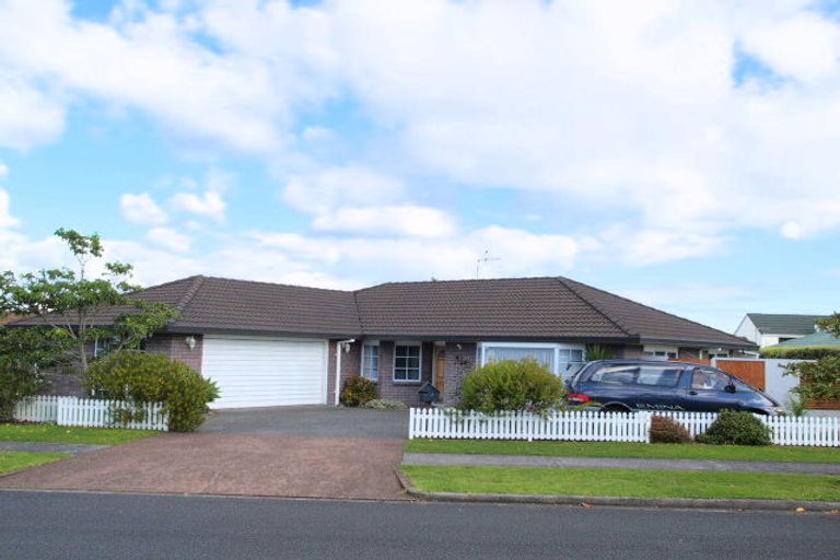 Photo of property in 41 Bob Charles Drive, Golflands, Auckland, 2013