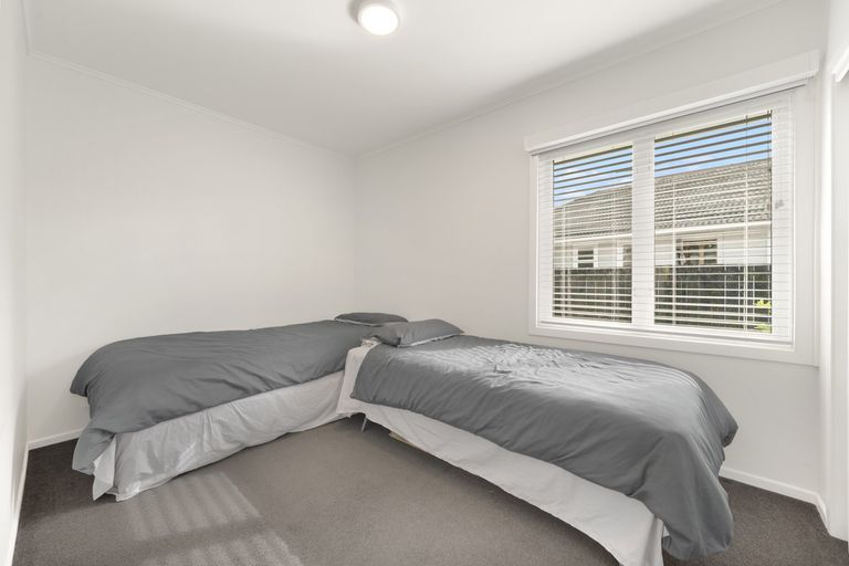 Photo of property in 4 London Street, Te Atatu Peninsula, Auckland, 0610
