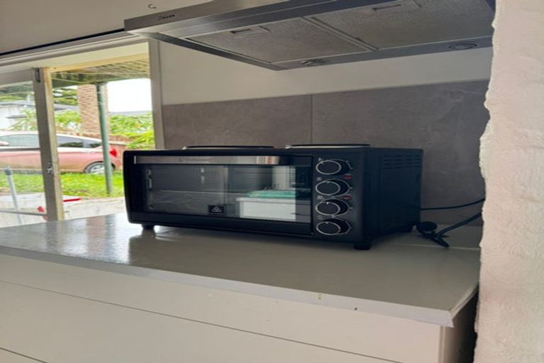 Photo of property in 1/23 Woodcote Drive, Glenfield, Auckland, 0629