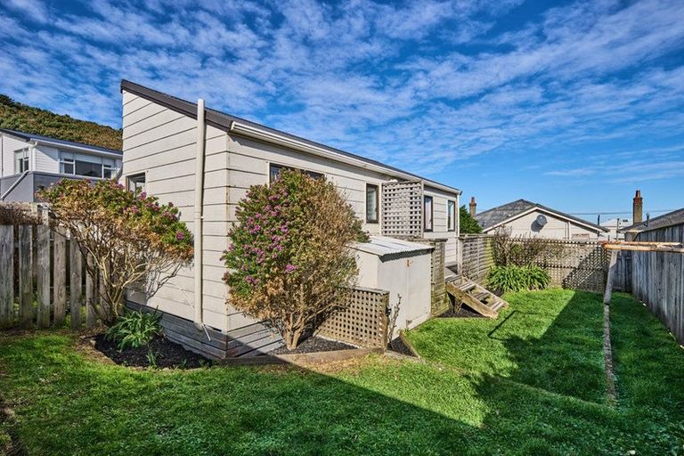 Photo of property in 6 Trent Street, Island Bay, Wellington, 6023