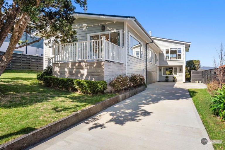 Photo of property in 10 Chestnut Grove, Maungaraki, Lower Hutt, 5010