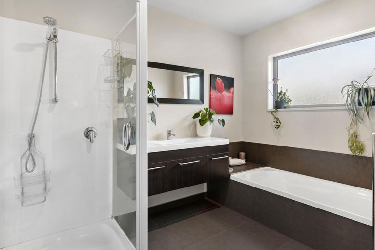 Photo of property in 30 Ash Avenue, Albert Town, Wanaka, 9305