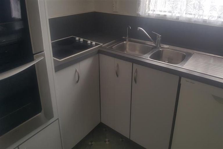 Photo of property in 28 Breakwater Road, Moturoa, New Plymouth, 4310