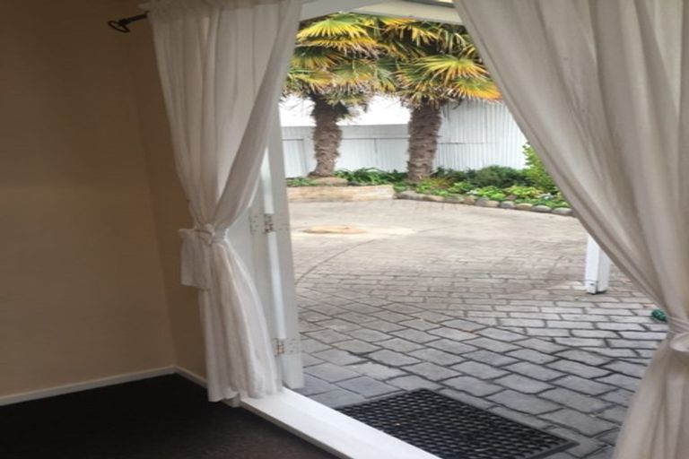 Photo of property in 2 Chaucer Road, Hospital Hill, Napier, 4110