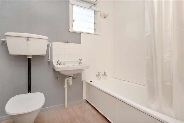 Photo of property in 87 Featherston Street, Takaro, Palmerston North, 4412