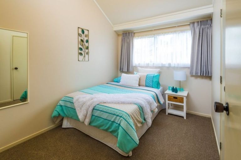 Photo of property in 60 Robbies Road, Shelly Park, Auckland, 2014