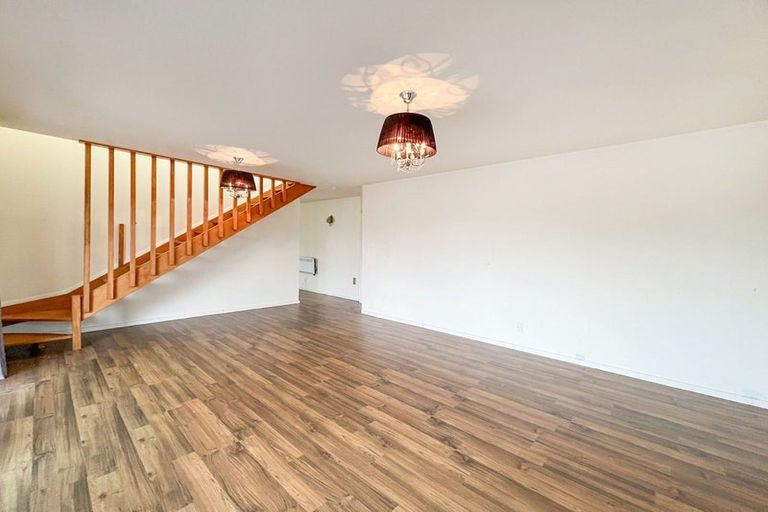 Photo of property in 4 Landsberg Way, Windsor Park, Auckland, 0632