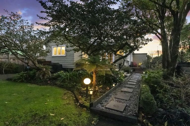 Photo of property in 11 Aynsley Terrace, Hillsborough, Christchurch, 8022