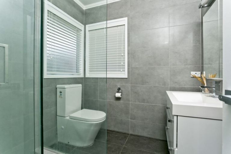 Photo of property in 5 Alice Place, Hillcrest, Auckland, 0627